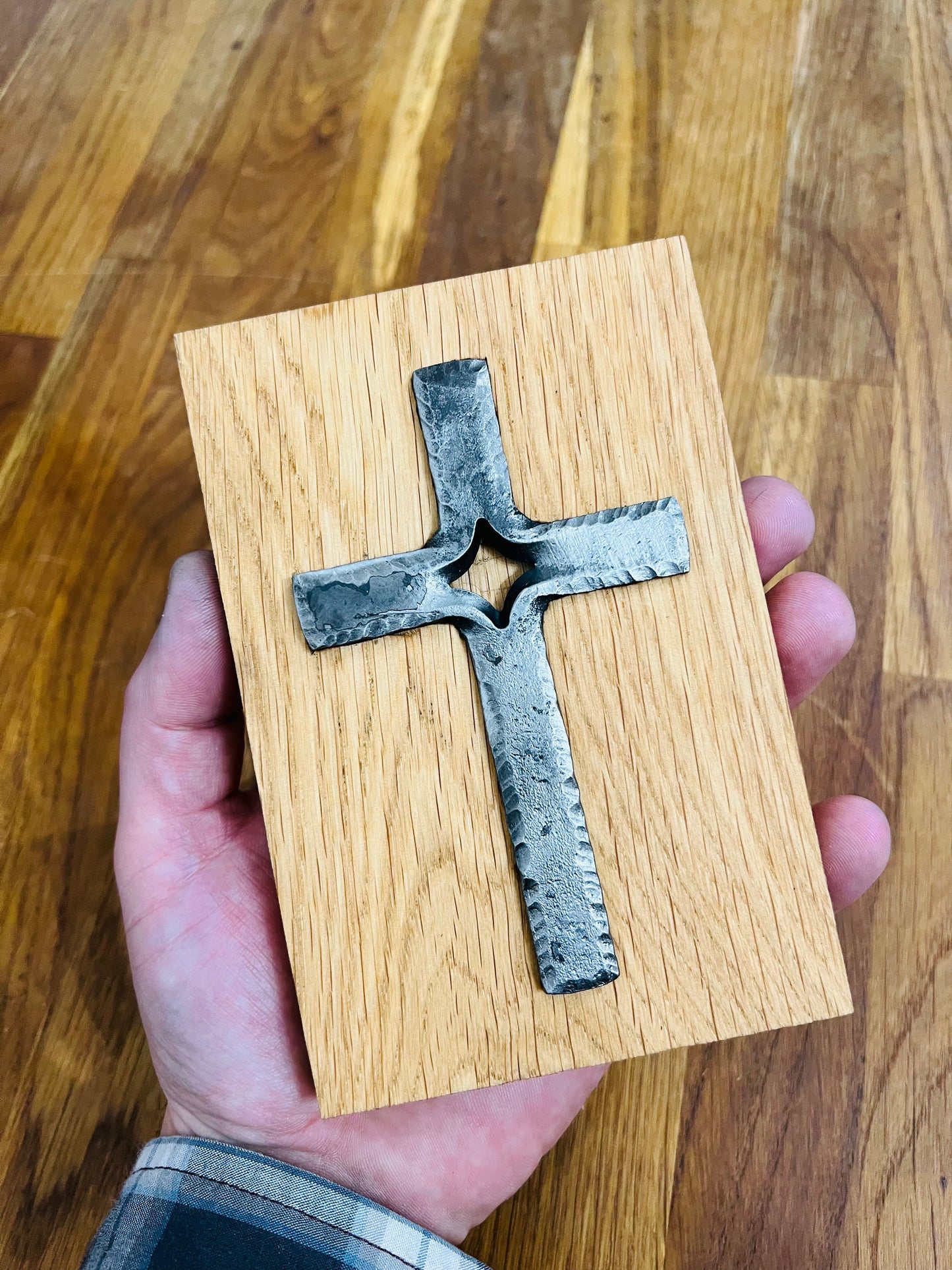 Croix chêne et acier forgé
