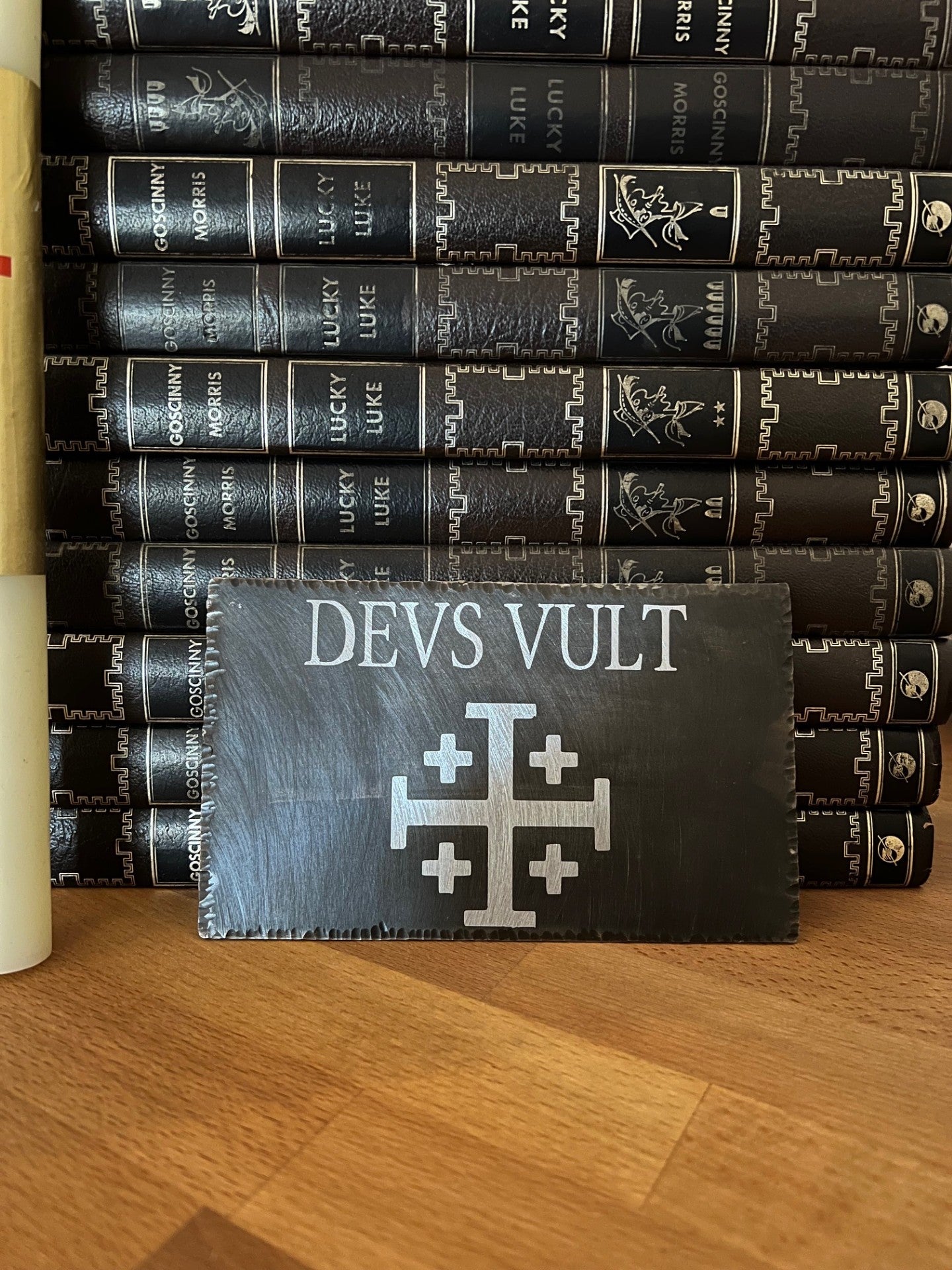plaque métalique "Deus Vult"