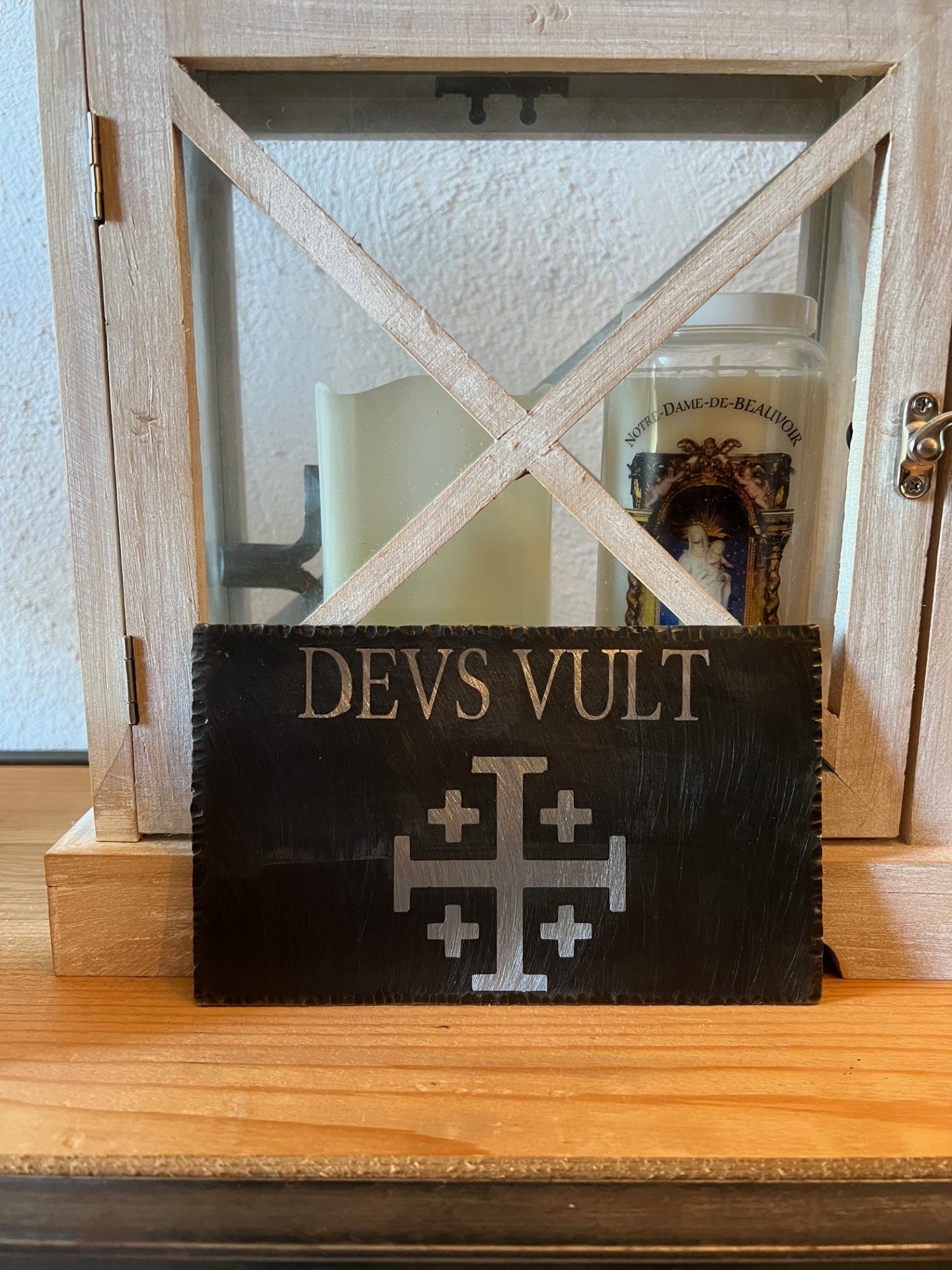 plaque métalique "Deus Vult"